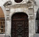  Détail de la porte baroque hôtel dit de « Marcilhac » ?XVIIe siècle© A. Charrier