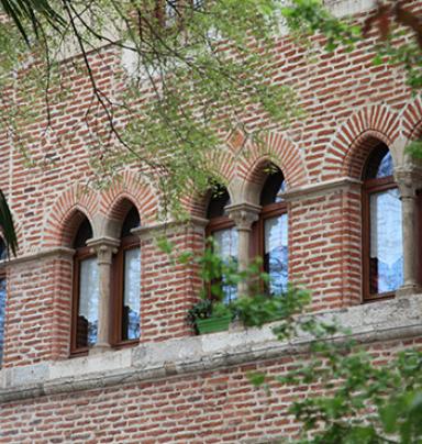 Façade-Square