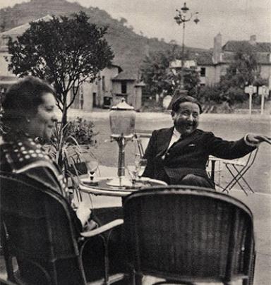  Pierre Benoît à la terrasse de l'hôtel du Touring à Saint-Céré